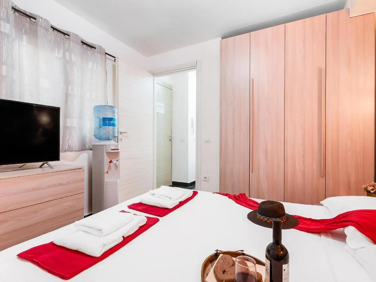 1B Sofia Accommodation Close Services Sea, Wifi! Arona  Appartement