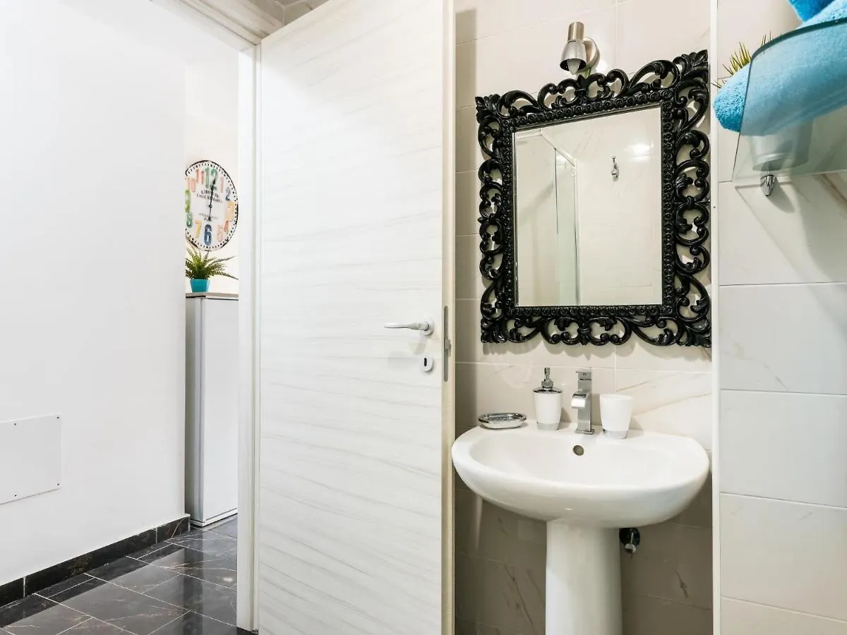 1B Sofia Accommodation Close Services Sea, Wifi! Arona  Appartement Arona (Tenerife)