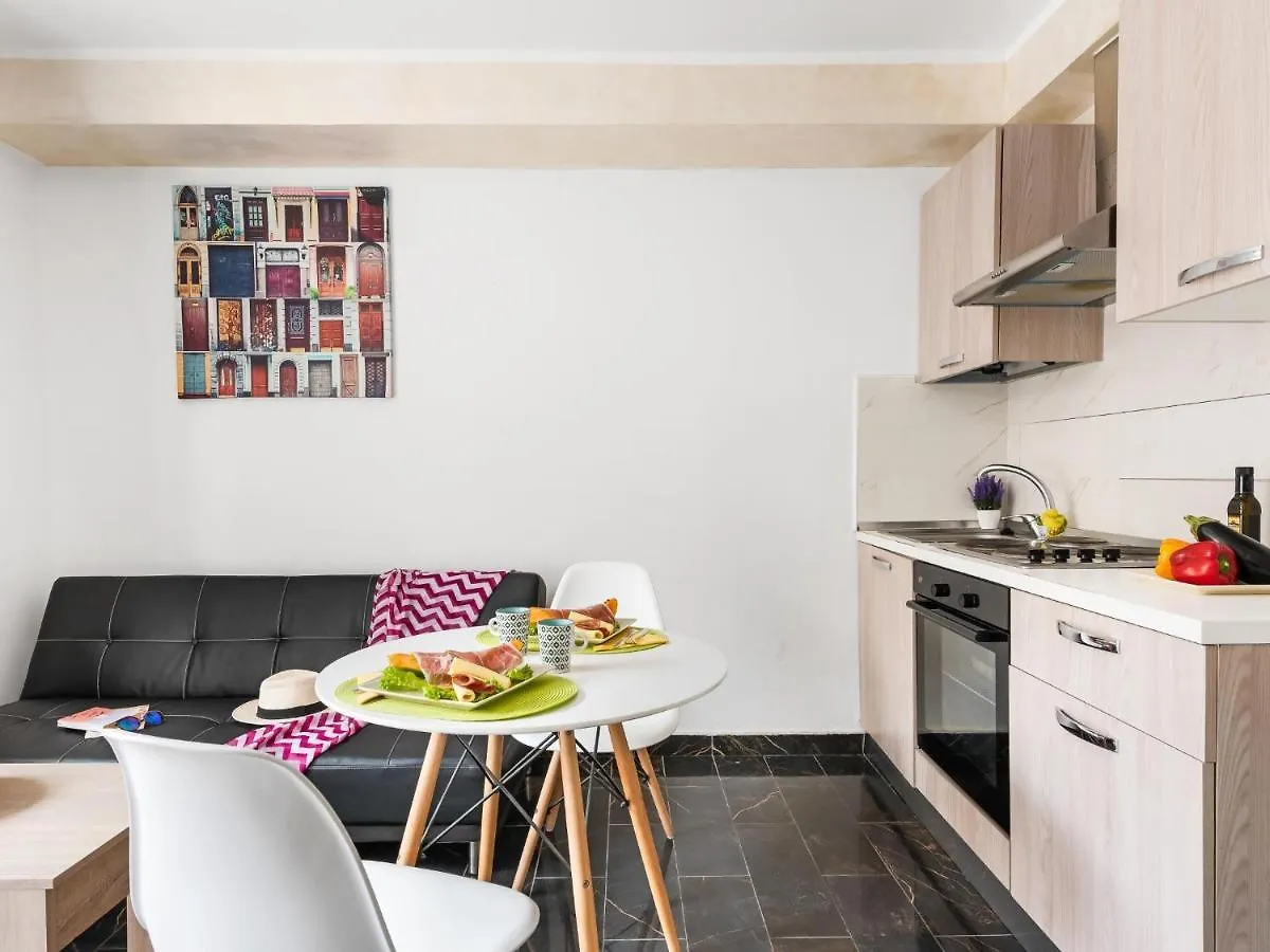 أرونا 1B Sofia Accommodation Close Services Sea, Wifi!